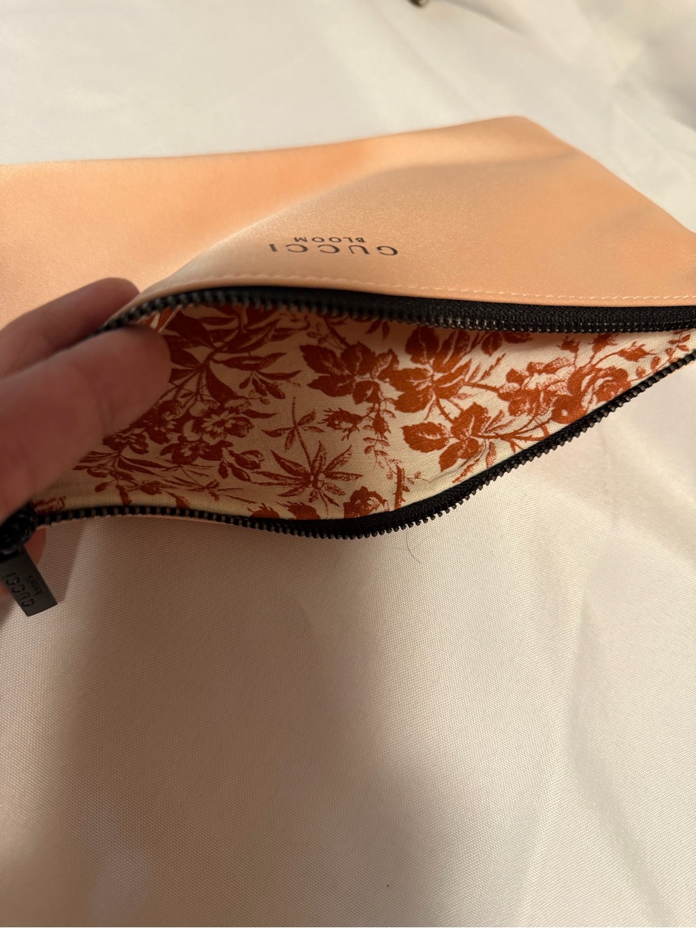Gucci Bloom pink satin zippered pouch / cosmetic bag. New in box - Picture 7 of 10